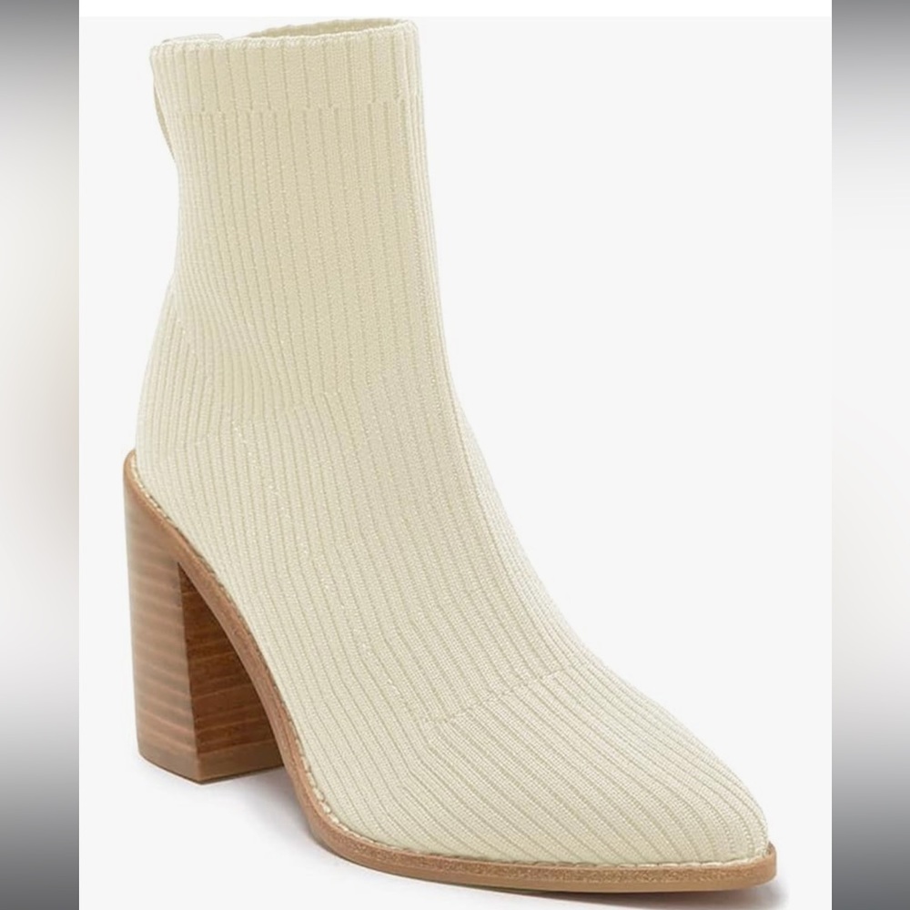 Size 8 beige ribbed pull on bootie